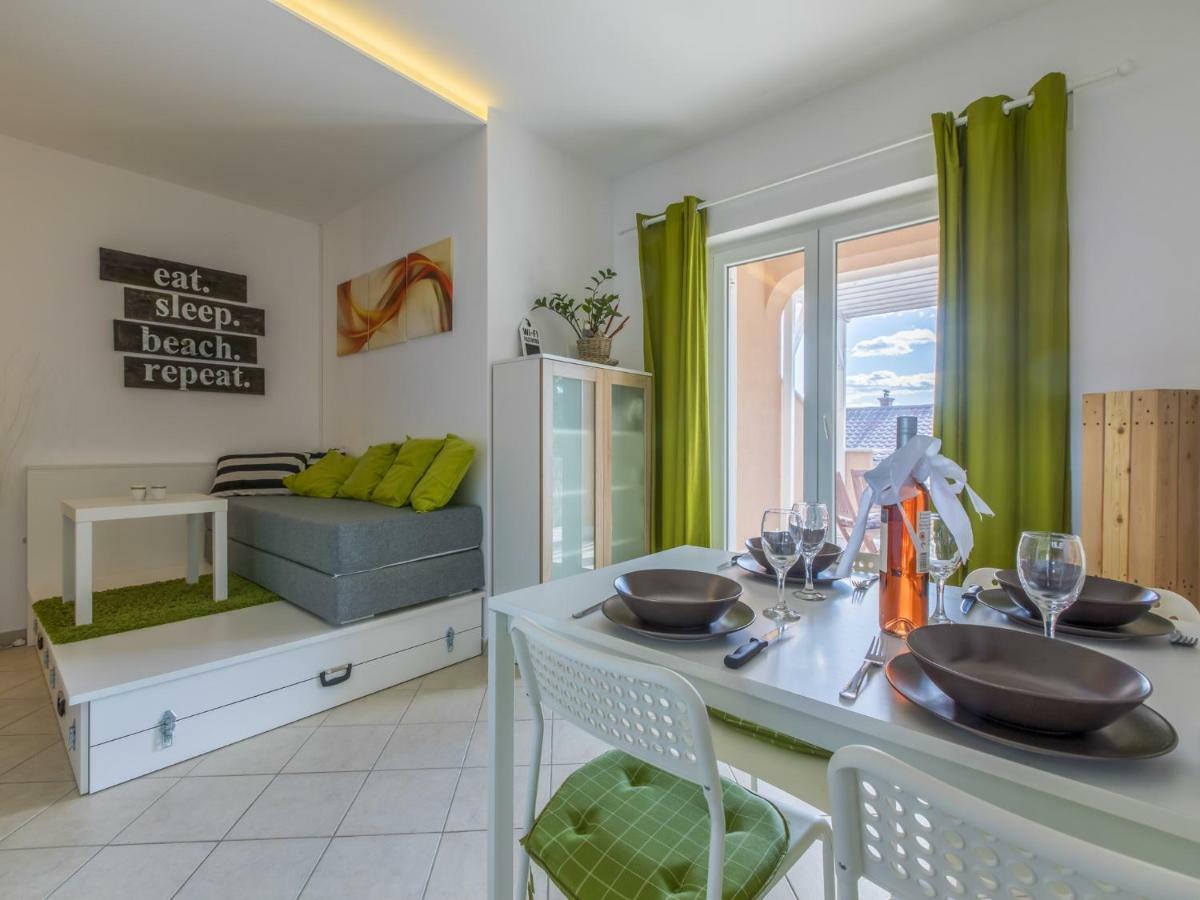 Apartment Color Green Dramalj Quarto foto